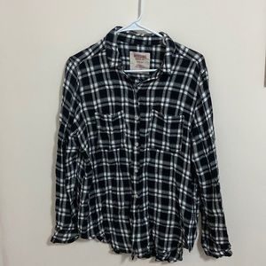 Black and white flannel. Mossimo. Medium.